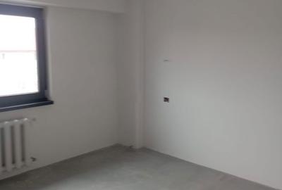 Apartament cu 3 camere decomandat în Traian - 4