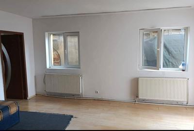 Casă cu 3 camere în Central - 2