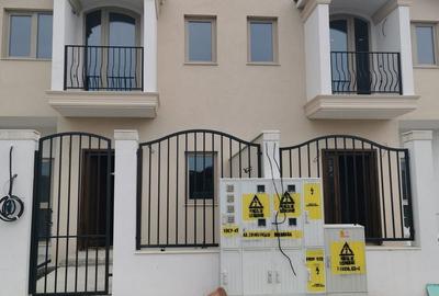 Casă cu 4 camere în Tomis Nord