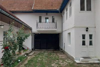 Casă cu 6 camere în Central - 2