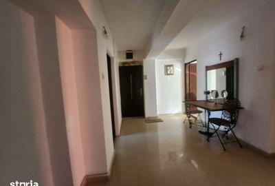 Apartament cu 4 camere în Central