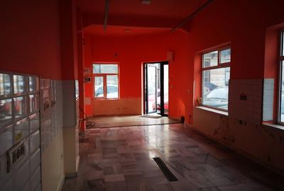 Spațiu comercial, de 49 mp, în P-ța Ovidiu - 4
