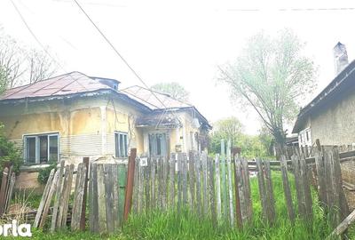 Casă cu 2 camere cu Teren 923 Mp în Scoarța - 1
