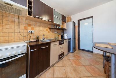Apartament 3 camere, vedere superbă, Răcădău, str. Carpenului - 5