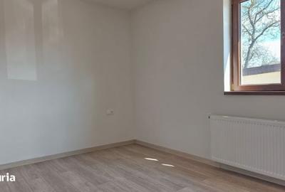 Casă cu 4 camere cu Teren 300 Mp în Central - 1