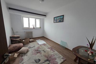 Berceni, pe B-ul Obregia, stradal, bloc reabilitat, pasajul Europa Unita - 8