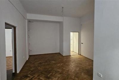 Piata M.Kogalniceanu-Plevnei, apartament 3 camere spatios,  pretabil firma, acce - 5