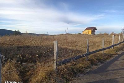 Teren de 1600 mp, în Mărișel