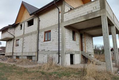 Casă cu 4 camere în Valea Adâncă - 1