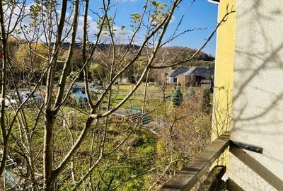 Apartament cu 3 camere in zona Cetatea Fetei , etaj intermediar - 4