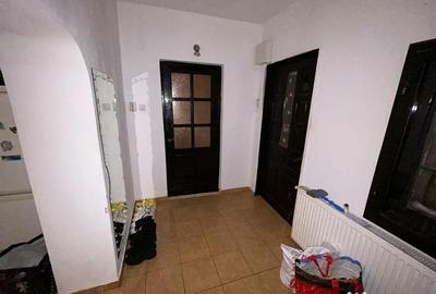 Casă cu 4 camere cu Canalizare în Km 4 - 2