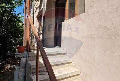 Casa / Vila  str. Ana Ipatescu S+P+1 , 5 camere , teren - 252 mp - 22