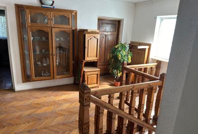 Casă cu 4 camere în Central - 1
