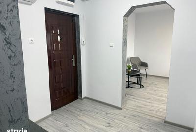 Apartament cu 2 camere decomandat în Micro 6 - 12