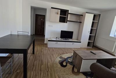 Apartament cu 2 camere semidecomandat în Micro 11 - 12