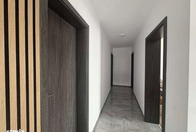 Casă cu 4 camere decomandat în Valea Ursului