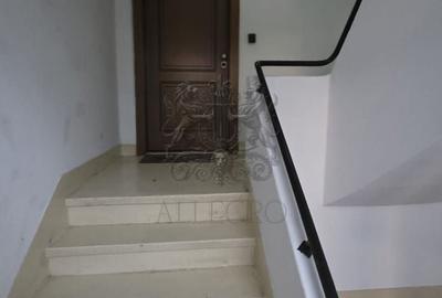 Apartament cu 5 camere decomandat în Romană - 11