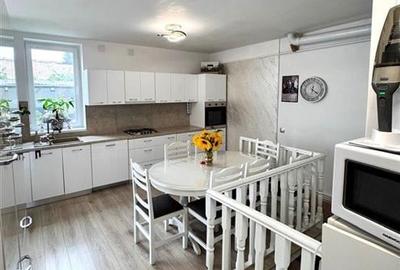 Casa in apreciabil potential,cu terase, curte,gradina echipata,2 pivnite,Str. Ro - 16