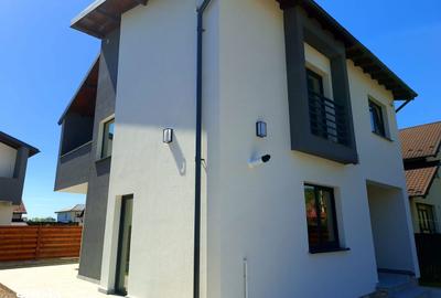 Casă cu 4 camere cu Teren 290 Mp în Ștefănești - 1