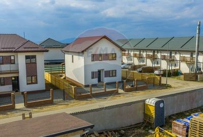 Casă cu 4 camere cu Teren 397 Mp în Tărlungeni - 37