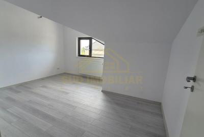 Duplex cu 7 camere cu Canalizare în Central - 10