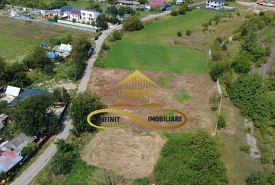 Teren de 2000 mp, în Central - 4