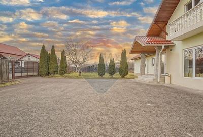 Casă cu 7 camere cu Teren 1400 Mp în Stupini - 2