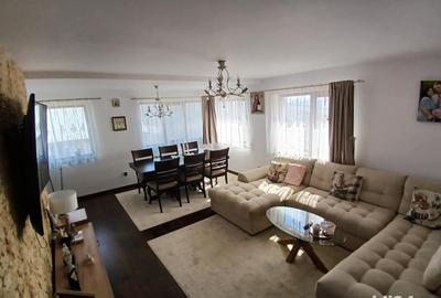 Casă cu 4 camere în Central