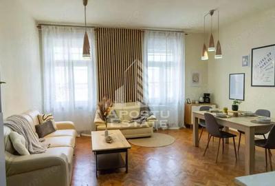 Apartament cu farmec istoric, Pia?a Victoriei, 63 mp utili , lift