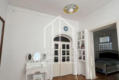 Casa formata din 2 apartamente, 2 garaje,  3 bai - zona Trei Stejari - 9