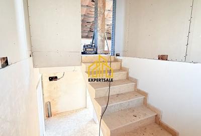 Casă cu 5 camere cu Teren 321 Mp în Central