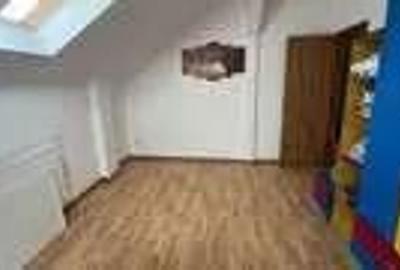 Apartament decomandat cu 3 camere, situat la etajul 5 din 5 - 11