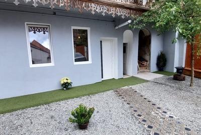 Studio modern  34mp utili, la curte , spre vanzare  Central - 1