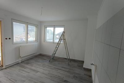 Vanzare casa 3 camere  din caramida presa renovata si teren arabil 1091mp - 7