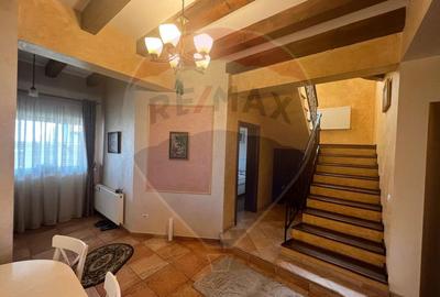 Casă cu 4 camere cu Teren 328 Mp în Golești - 8
