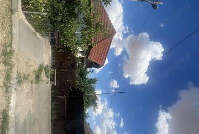 Casă cu 3 camere cu Teren 280 Mp în Central - 1