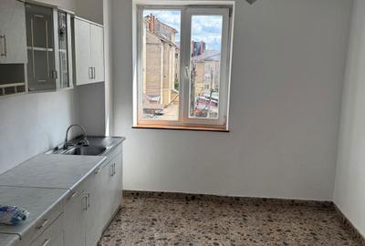 Apartament cu 3 camere decomandat în Central - 1