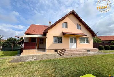 Casă cu 6 camere cu Canalizare în Central - 2