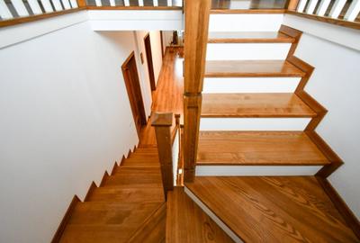 Casă individuală cu 6 camere cu Canalizare în CET - 40