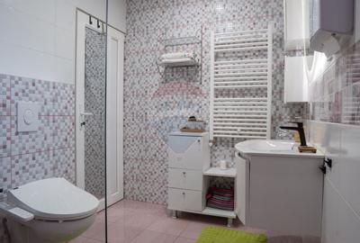 Casă cu 8 camere cu Teren 950 Mp în Roșu - 40