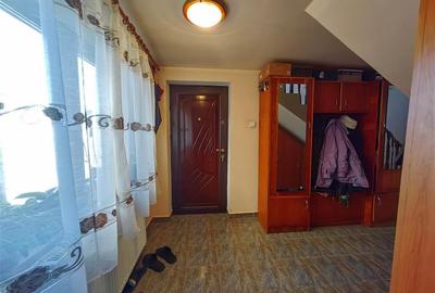 Duplex cu 12 camere cu Canalizare în Vest - 4