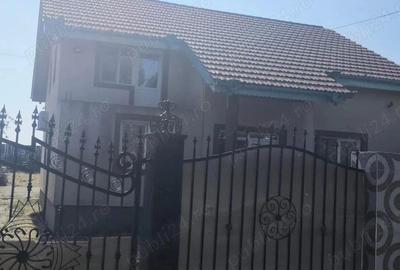 Casă cu 6 camere cu Teren 488 Mp în Central