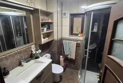 Casă cu 3 camere cu Teren 400 Mp în Central - 1