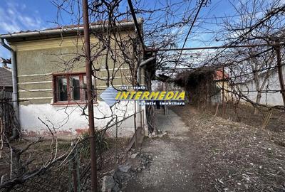 OKAZIE ! Casa Veche cu Anexe si 1242 mp Teren Intravilan imprejmuit la asfalt cu toate utilitatile - 1