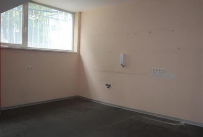 Spatiu comercial, parter, 16 metri vitrina - 9