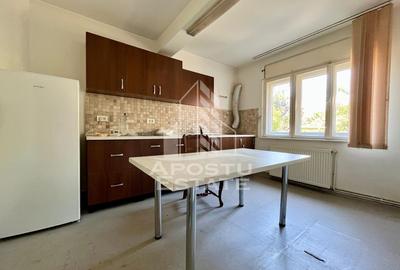 Casa cu 5 camere, 2 bai, pretabila pentru birouri. Girocului - 4