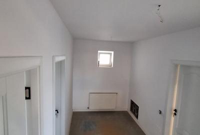 Casă cu 5 camere cu Teren 250 Mp în Central