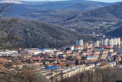 Resita Teren Cartierul Francez 1000 Mp Intravilan cu Panorama - 3
