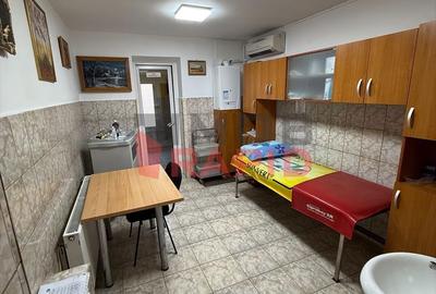 Spațiu comercial, de 147 mp, în Central - 8