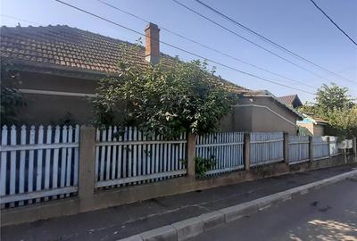 Casă cu 3 camere cu Teren 400 Mp în Huși - 2